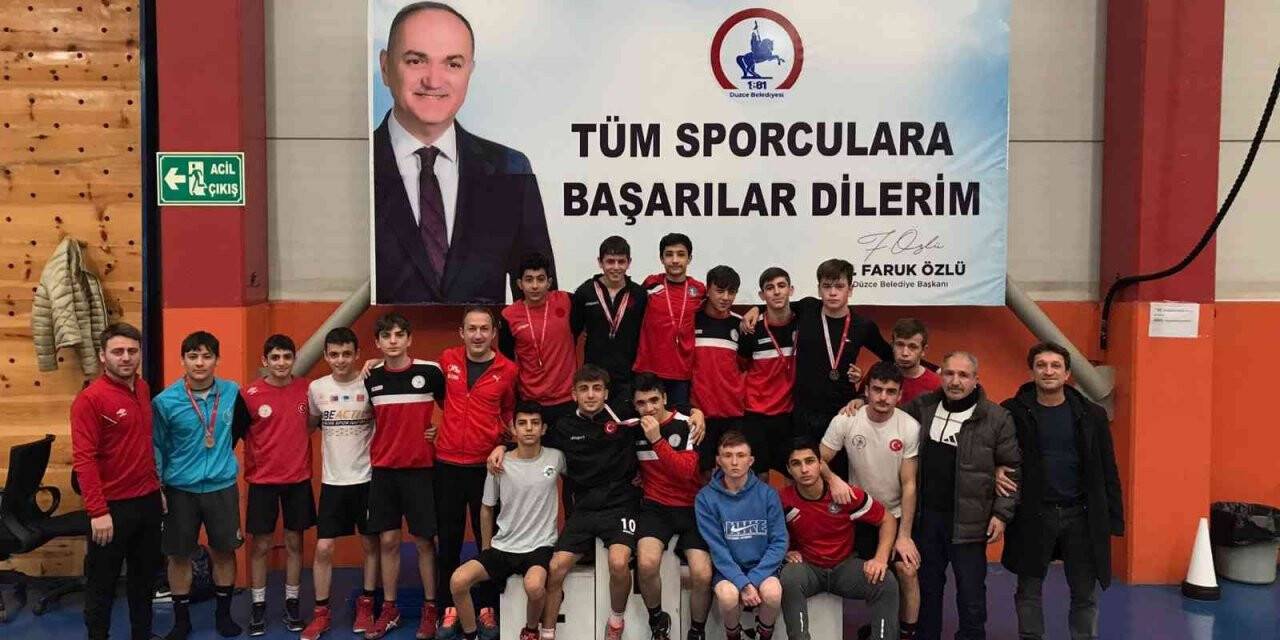 Gençler Güreş il birinciliği yapıldı