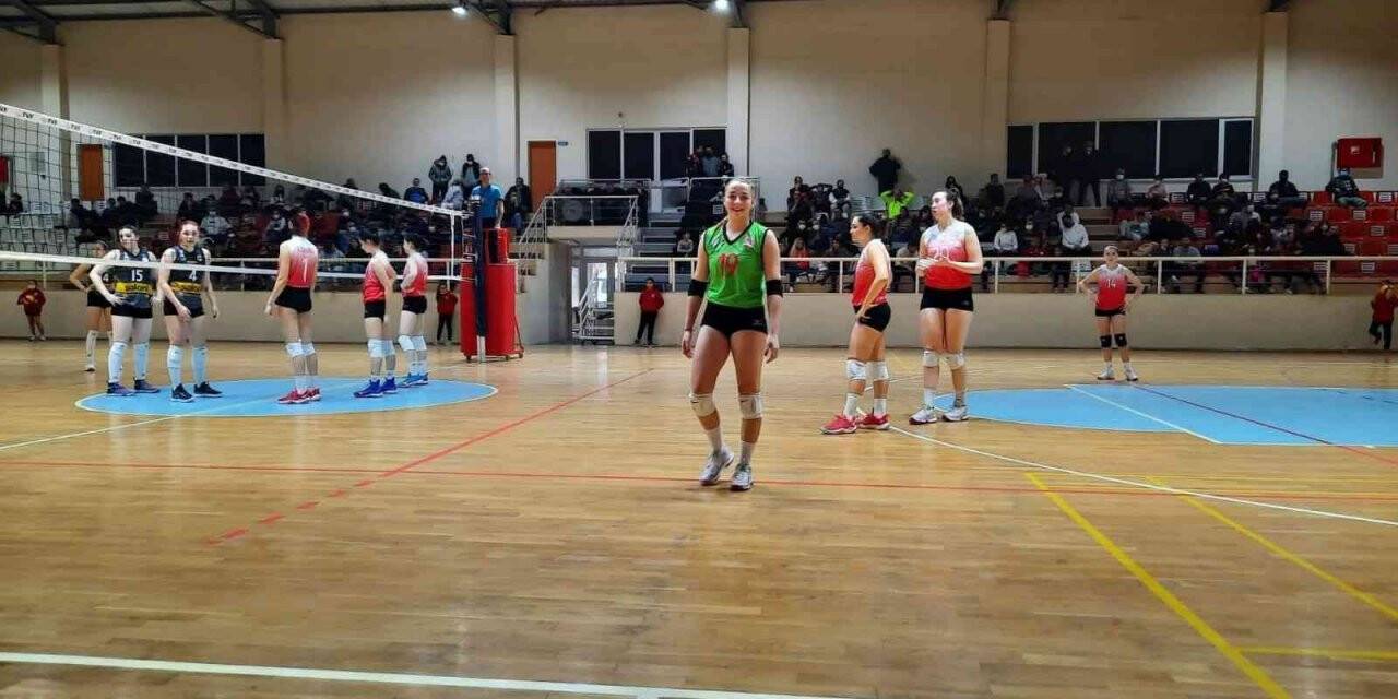 Ayvalıkgücü voleybolda doludizgin gidiyor