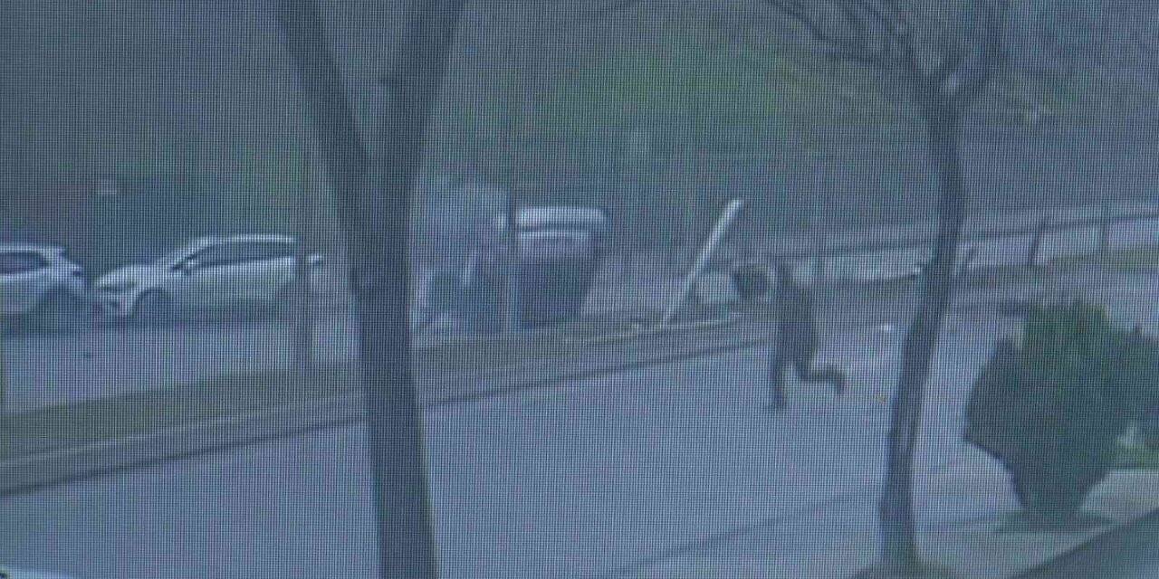 Ümraniye’de kaygan zeminde ağaç ve direğe çarpıp yola savruldu