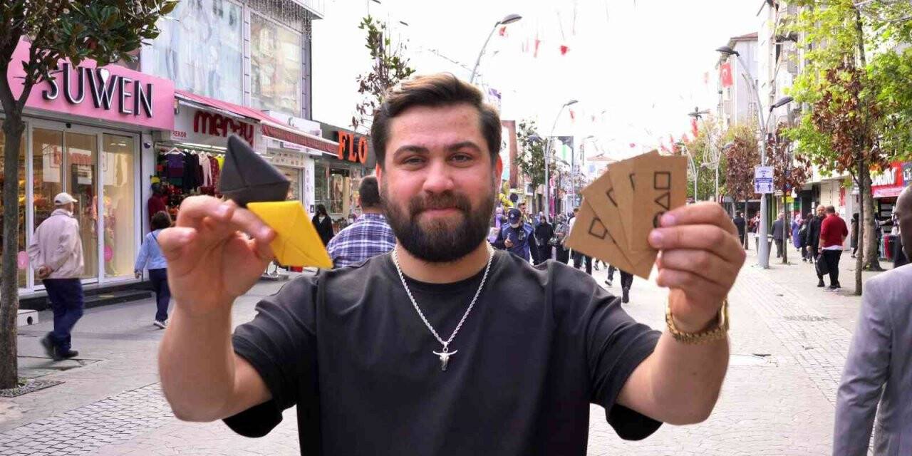 Squid Game’i Sakarya’ya taşıdı, sokakta gören vatandaş merakla izledi