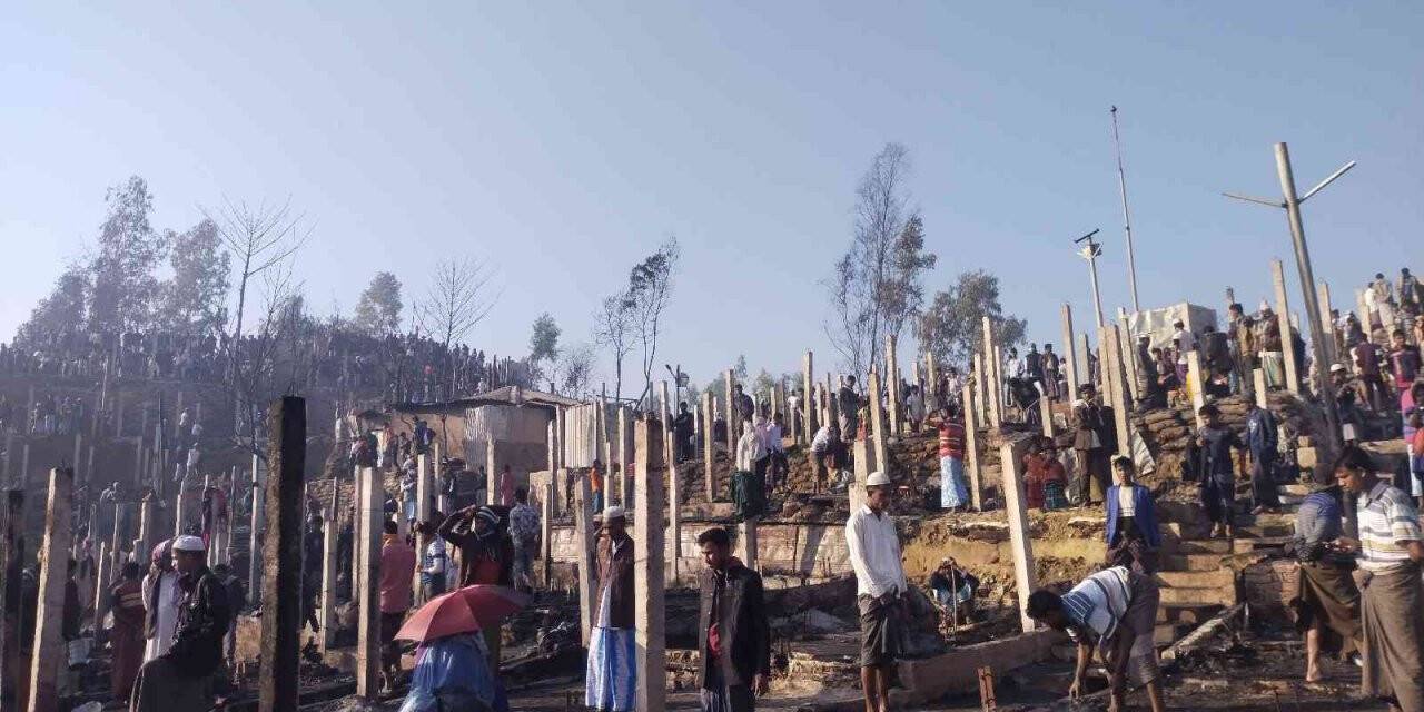 Bangladeş’te göçmen kampında çıkan yangında 4 bin 500 kişi evsiz kaldı