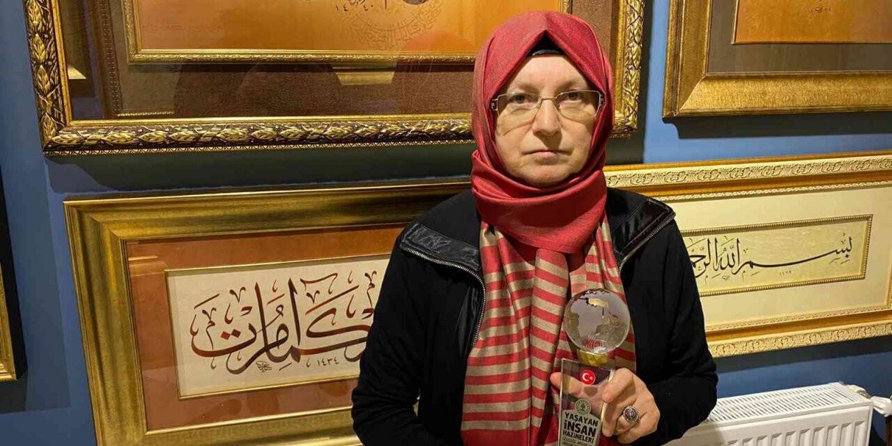 Hattat Ayten Tiryaki: “Ürettiğimiz eserler hiçbir zaman en güzeli değildir ama daha güzele ulaşmak yolunda bir safhadır”