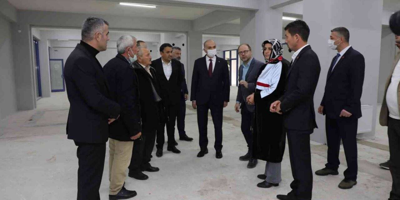 Başkan Özlü, mahalleleri otobüsle gezdi