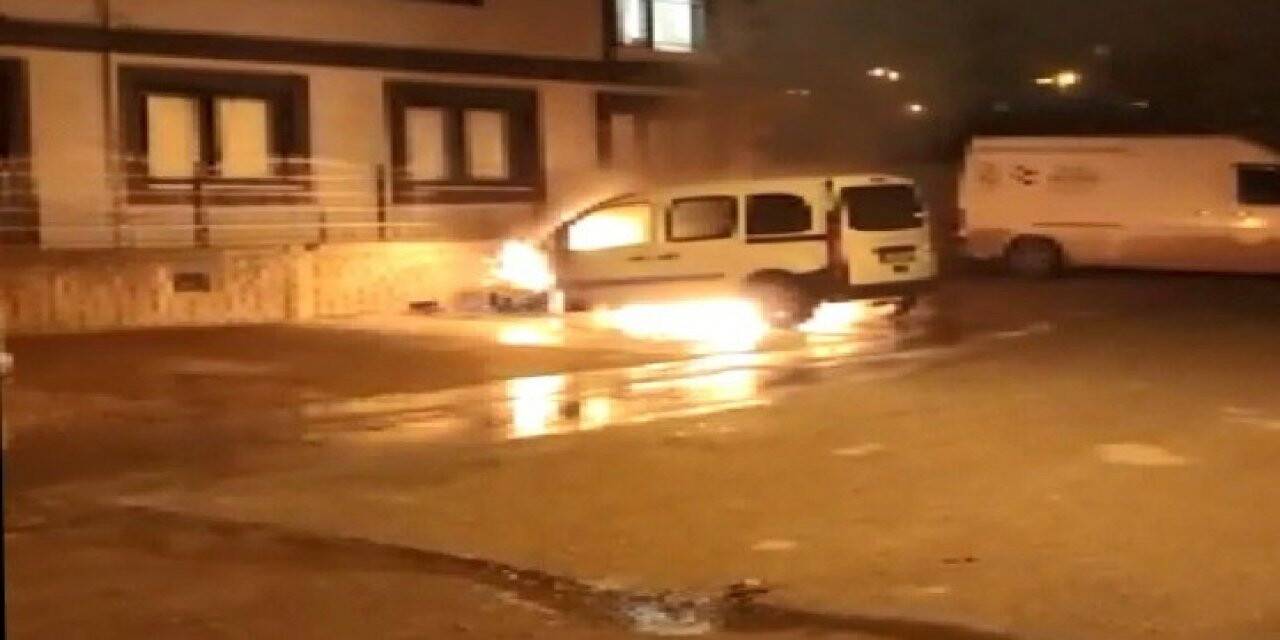 Alev alev yanan araç kullanılmaz hale geldi