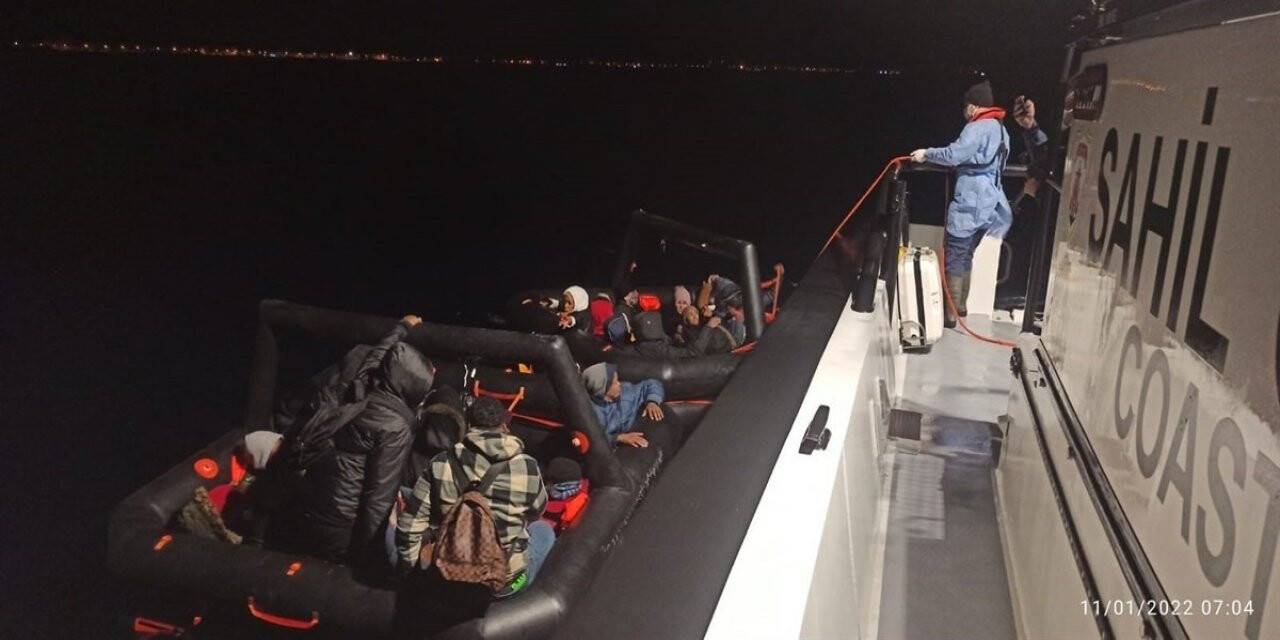 Ayvalık’ta 28 göçmen kurtarıldı