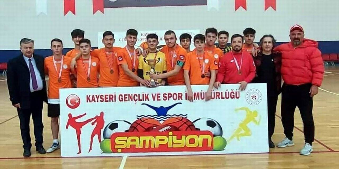 Erkekler Futsal Turnuvası’nda Arif Molu MTAL şampiyon oldu