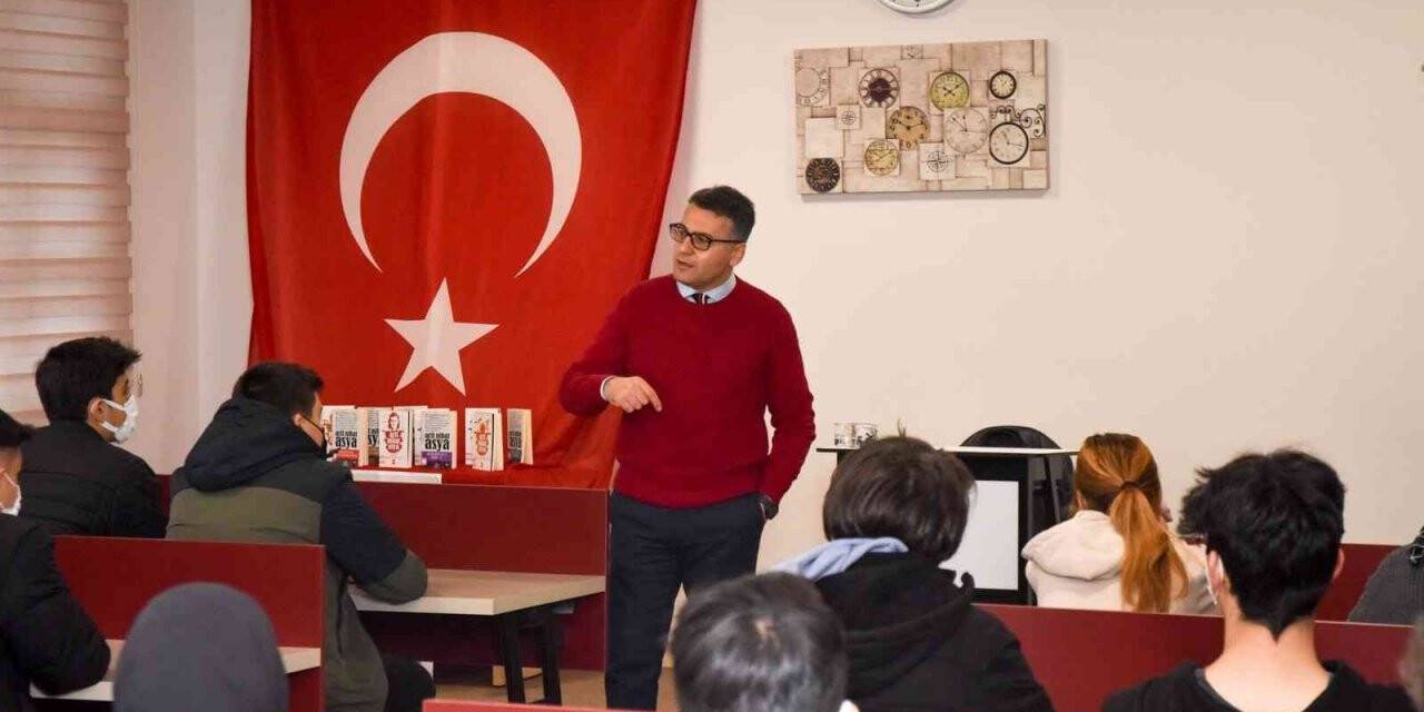 Arif Nihat Asya şiirleriyle anıldı