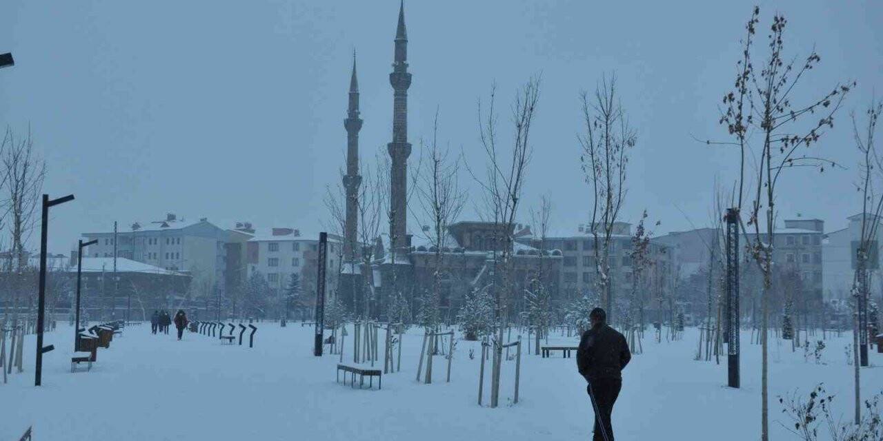 Kars’ta 51 köy yolu ulaşıma kapandı