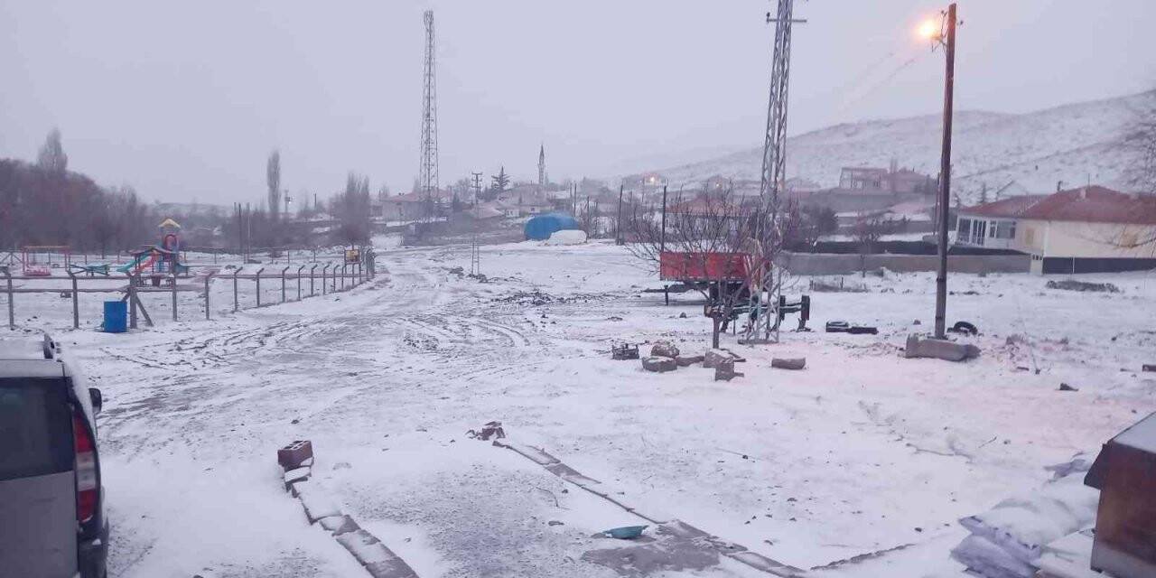 Kulu’da kar yağışı etkili oluyor