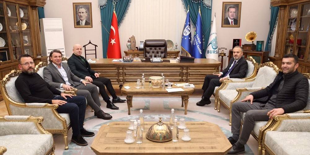 Bursaspor Kulübü, Büyükşehir Belediye Başkanı Alinur Aktaş’ı ziyaret etti