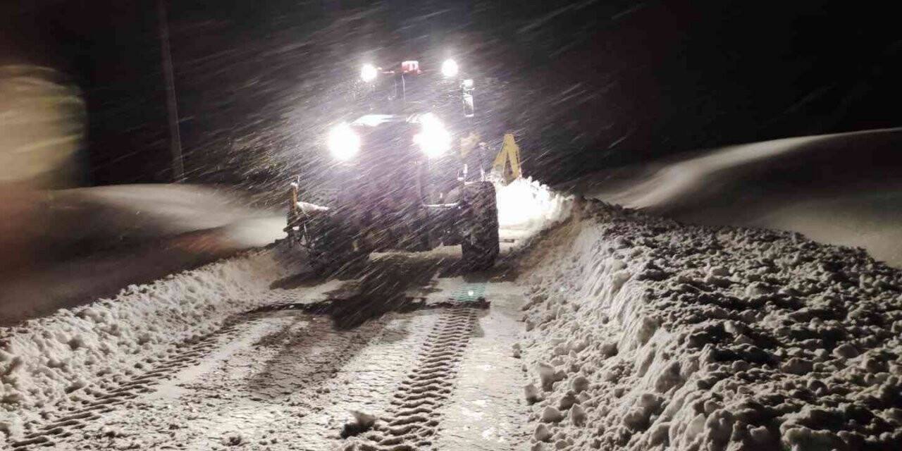 Karda mahsur kalan vatandaşlar kurtarıldı