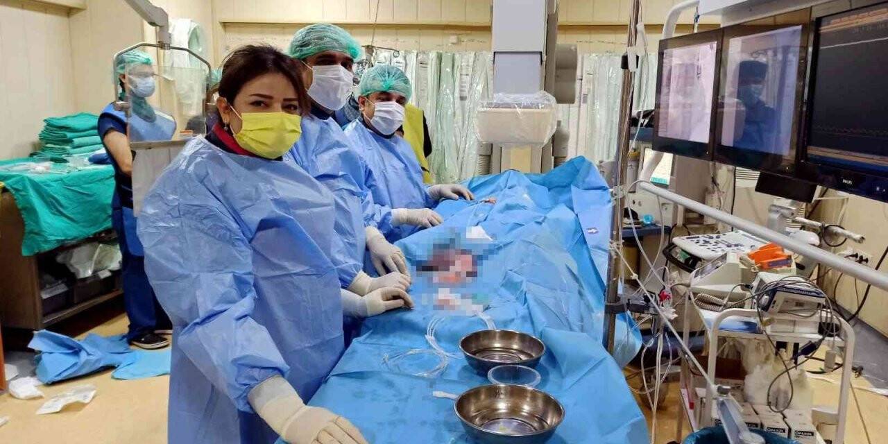 Kalbinde delik bulunan 2 çocuk katater anjiyografi ile sağlığına kavuştu