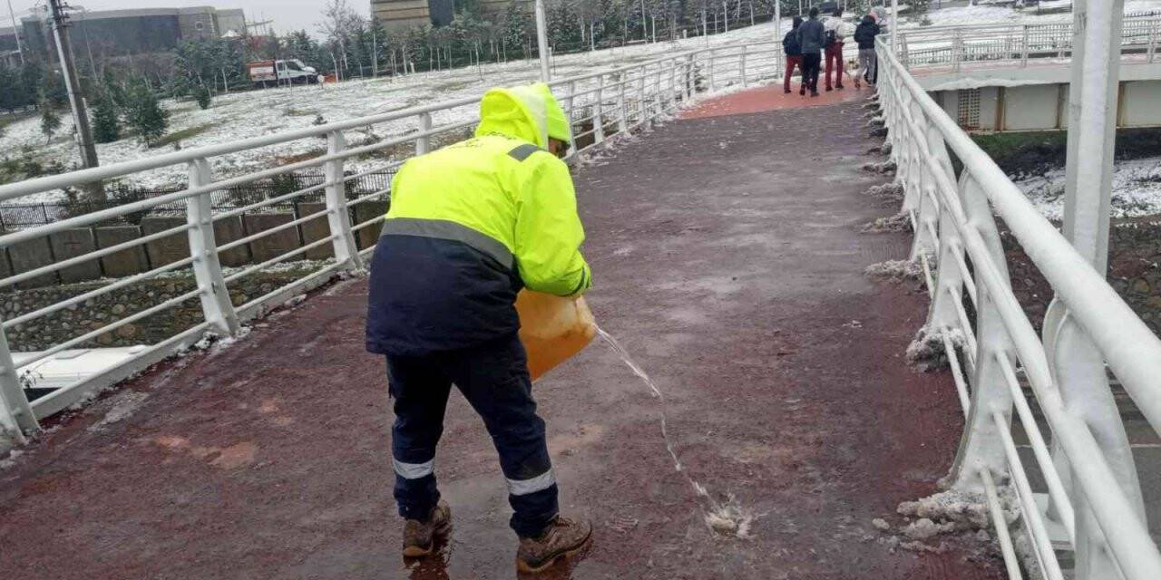 Yaya güvenliği için üstgeçitlerde çalışma