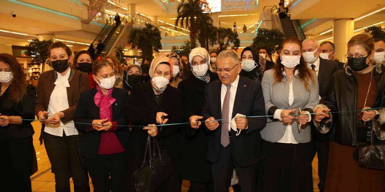 Başkan Büyükkılıç, özel tasarım deri aksesuarları sergisi’nin açılışına katıldı