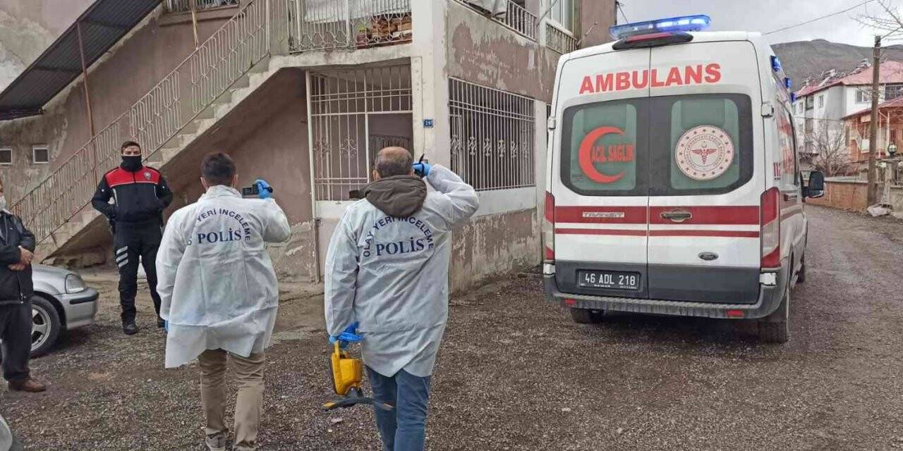 Yalnız yaşadığı evinde ölü bulundu