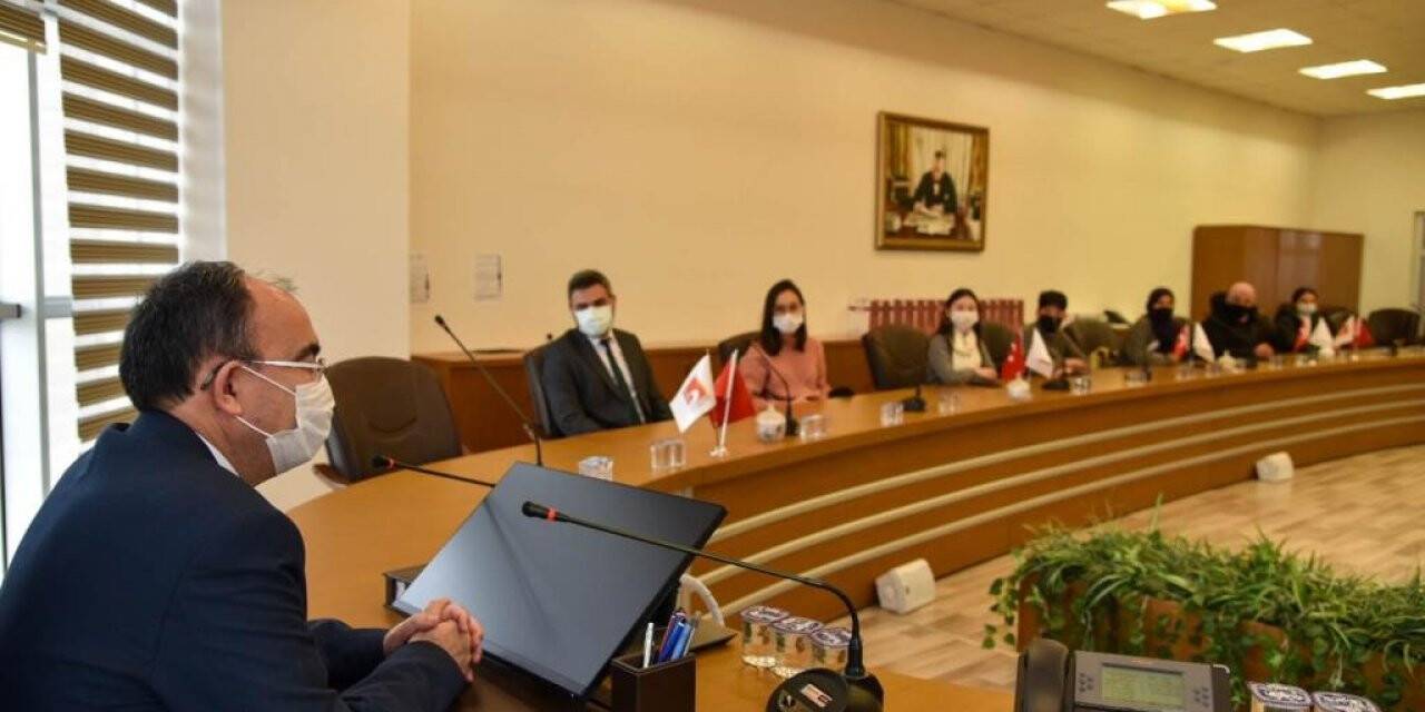 Rektör Beydemir TÖMER öğrencileriyle bir araya geldi