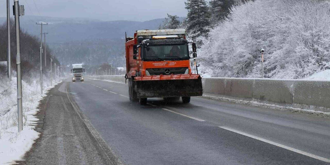Bolu Dağı’nda hafif kar yağışı