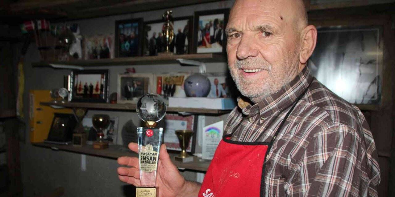 Cumhurbaşkanının elinden ’Yaşayan İnsan Hazineleri’ ödülünü alan Salim Usta o anları anlattı