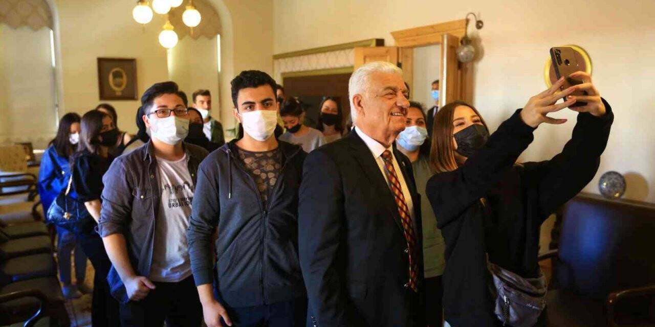 Büyükşehir, öğrencilere 4 ayda, 408 bin 500 TL destek verdi