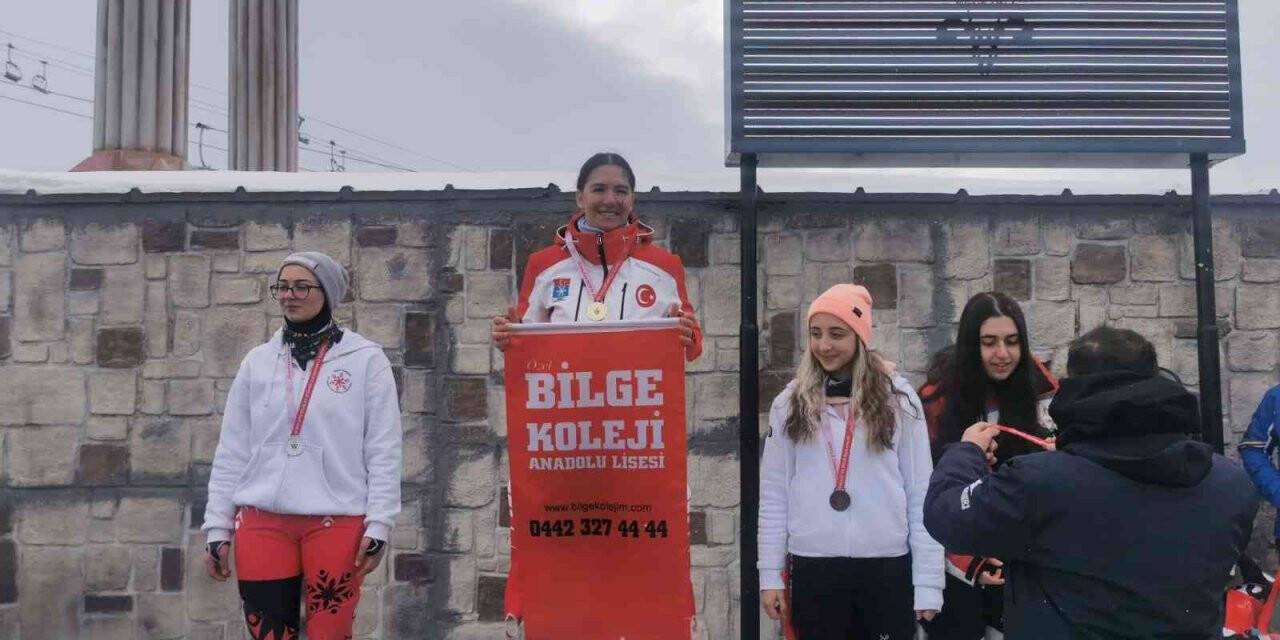 Okullar arası kayak sporları yarışmasında Bilge Koleji damgasını vurdu