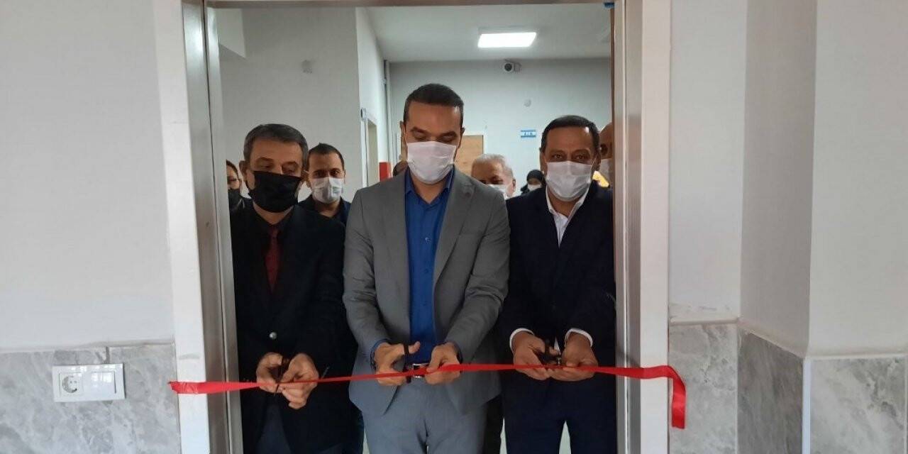 Emet Mehmet Akif Ersoy İlkokul’una kütüphane