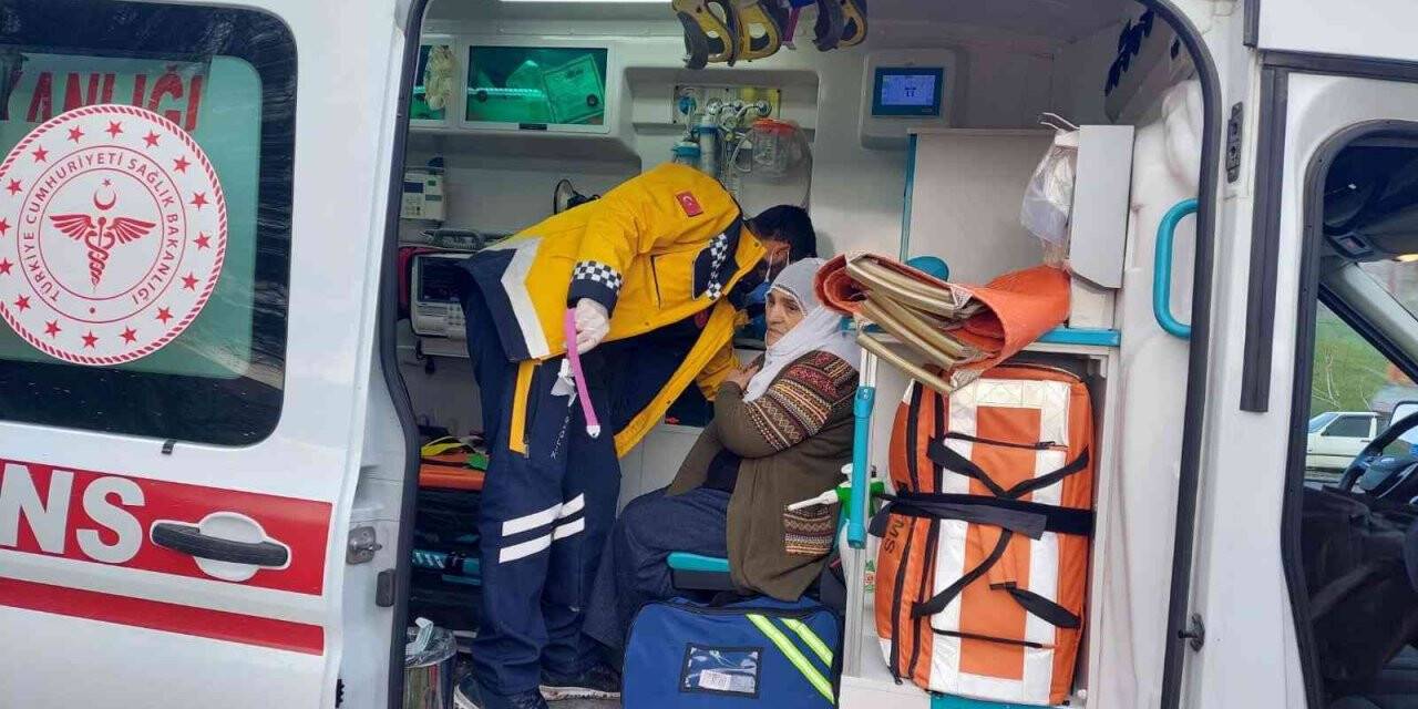Kontrolden çıkan otomobil tarlaya yuvarlandı: 4 yaralı