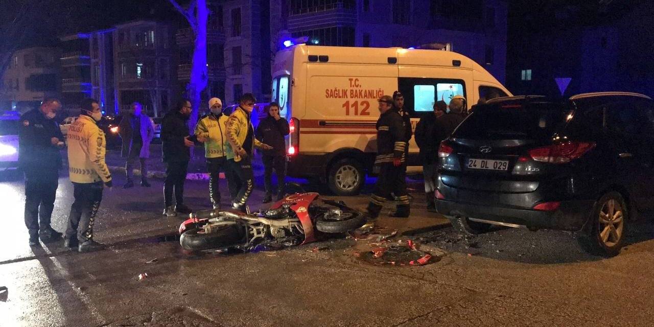 Aracın altında sıkışan motosiklet sürücüsü kurtarıldı