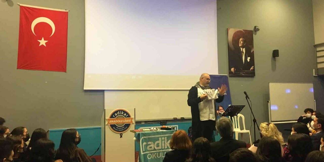 Buca Radikal Anadolu Lisesi öğrencileri "Şirini Kap Gel" etkinliğinde buluştu