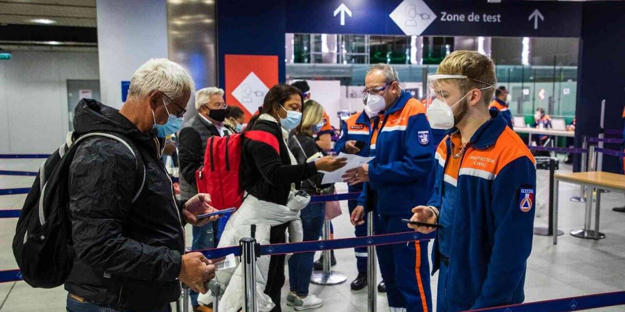 Fransa, İngiltere’ye uyguladığı Covid-19 kısıtlamalarını gevşetiyor