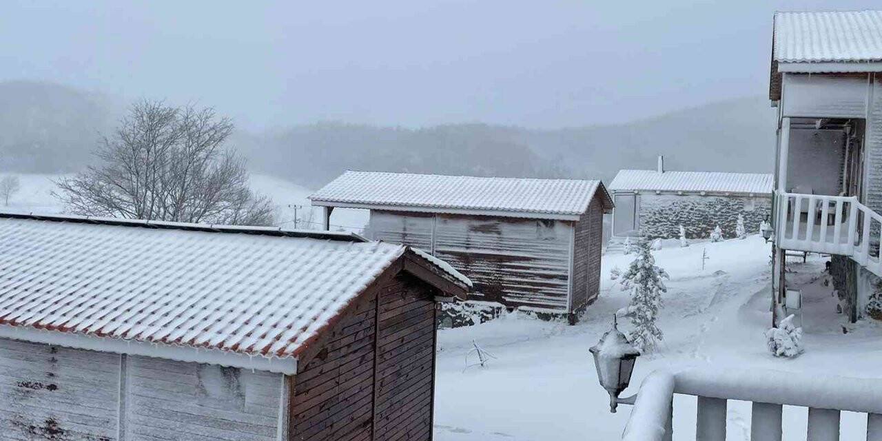 İznik’in yüksek kesimlerinde kar yağışı etkisini sürdürüyor