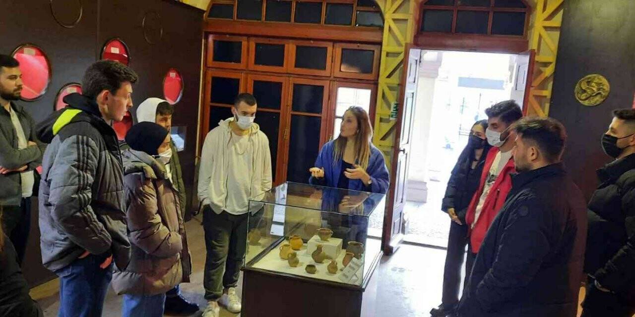 Burhaniye’de MYO öğrencileri müze ziyareti yaptı