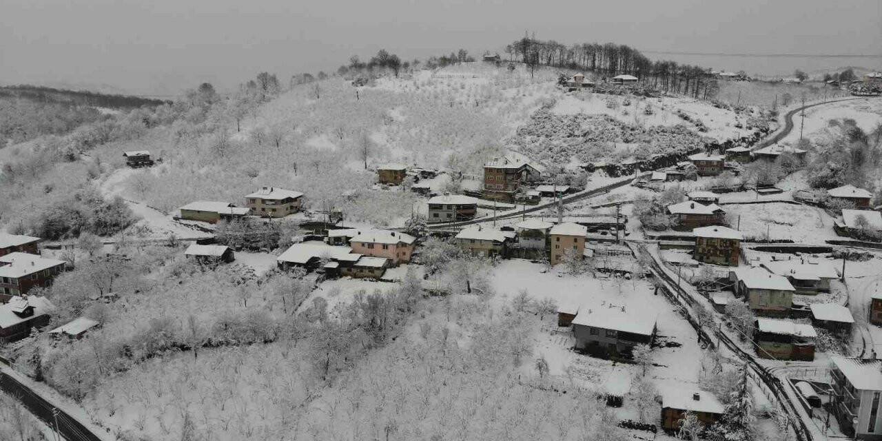 Düzce’de kar yağışı etkili oluyor