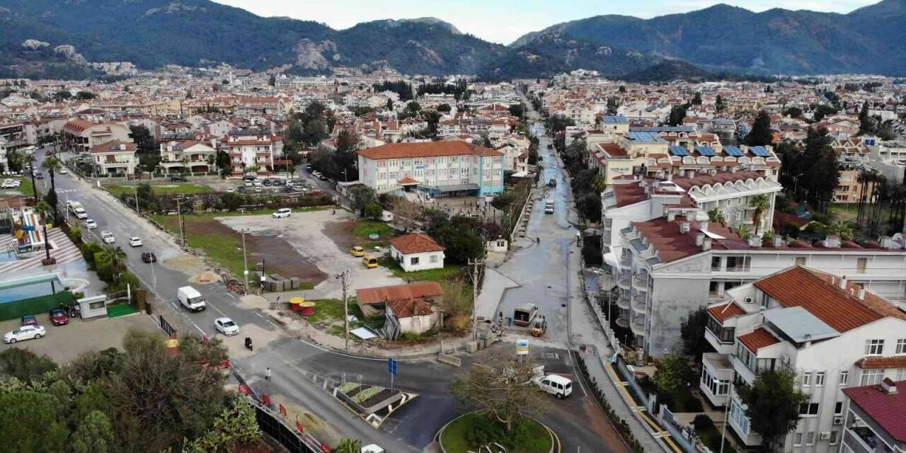 Marmaris Yunus Nadi Caddesi’nde ikinci etap çalışmalar devam ediyor