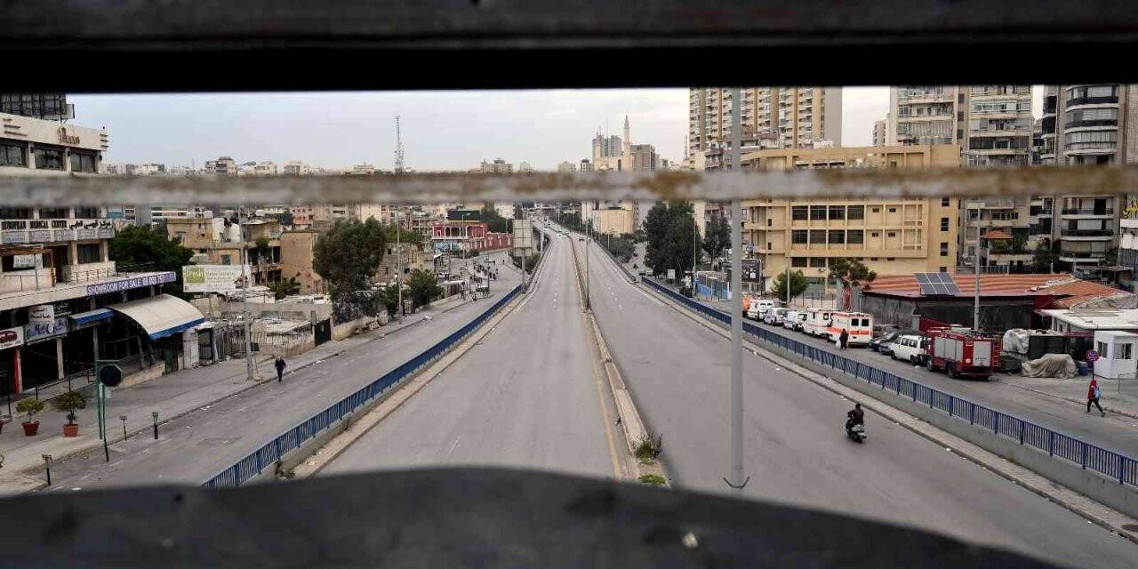Lübnan’da ulaşım sektörü işçileri ve sendikalar yol kapattı