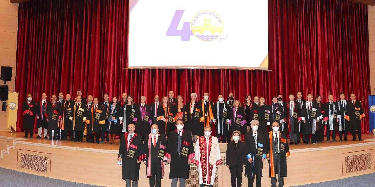 Edirne’de “40. Yılda 40 Profesör Belge Takdim Töreni” düzenlendi