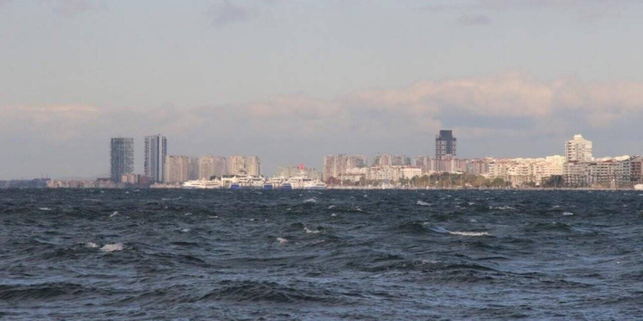 İzmir’de arabalı vapur seferleri yeniden başladı