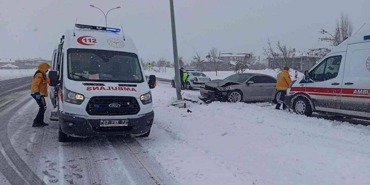 Buzlanma kazaya sebep oldu: 2 yaralı