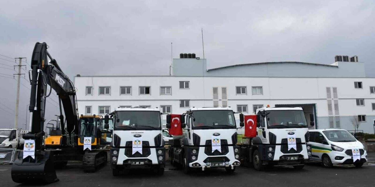 Bağlar Belediyesi araç filosunu son teknoloji 5 yeni araçla güçlendirdi
