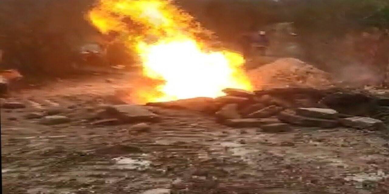 Doğal gaz boru hattı alev topuna döndü