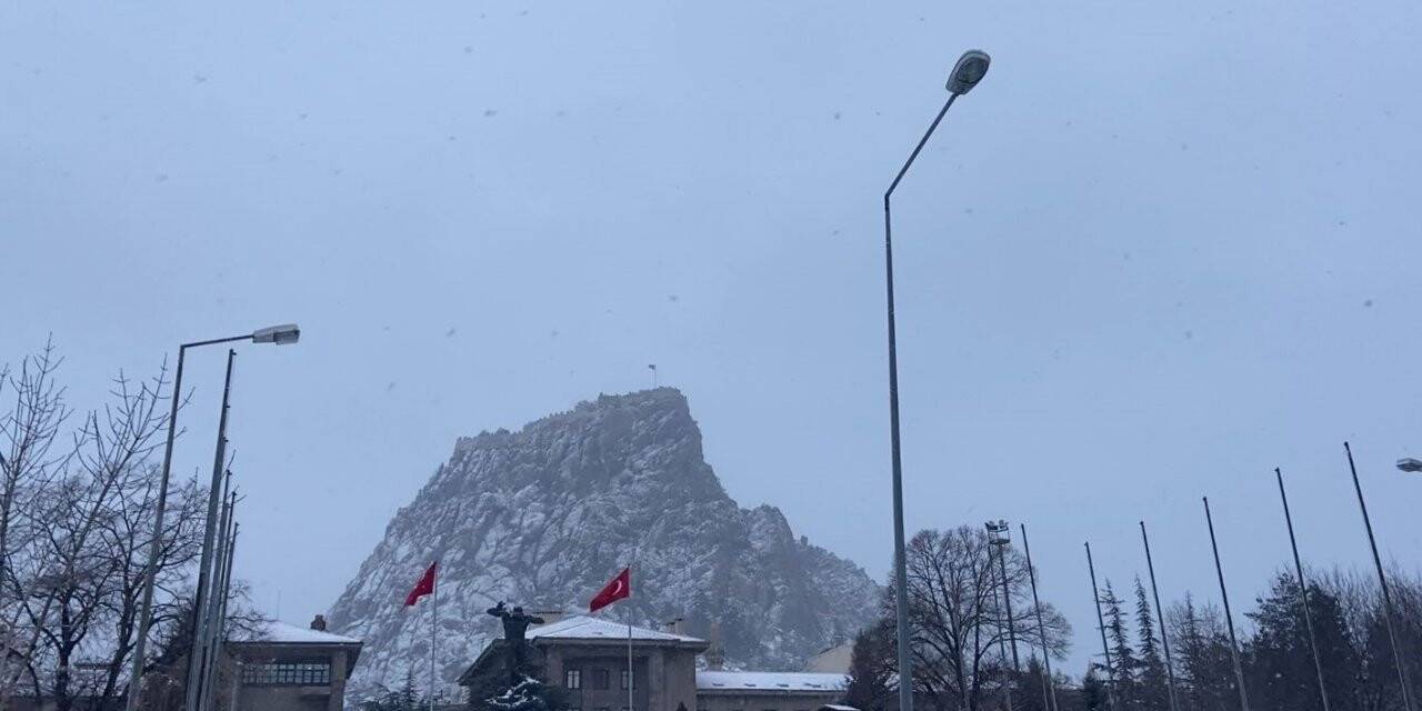 Kar yağışı soğuk havayı da beraberinde getirdi