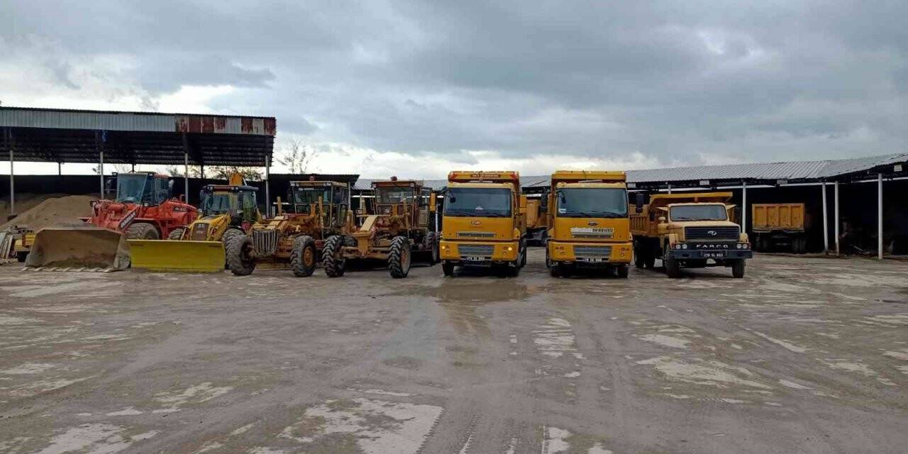 Safranbolu Belediyesi ekipleri kar yağışın karşı teyakkuzda