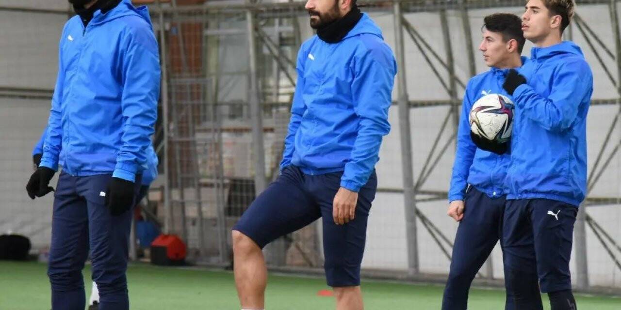 Kar yağışı ve soğuk hava Afyonsporlu oyuncuları da etkiledi