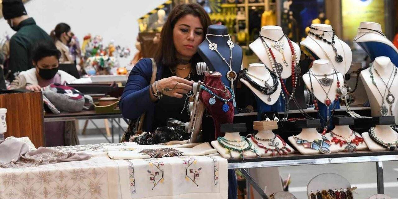 ‘Hanımeli El Sanatları’ sergisi: El emeği göz nuru ürünler görücüye çıktı