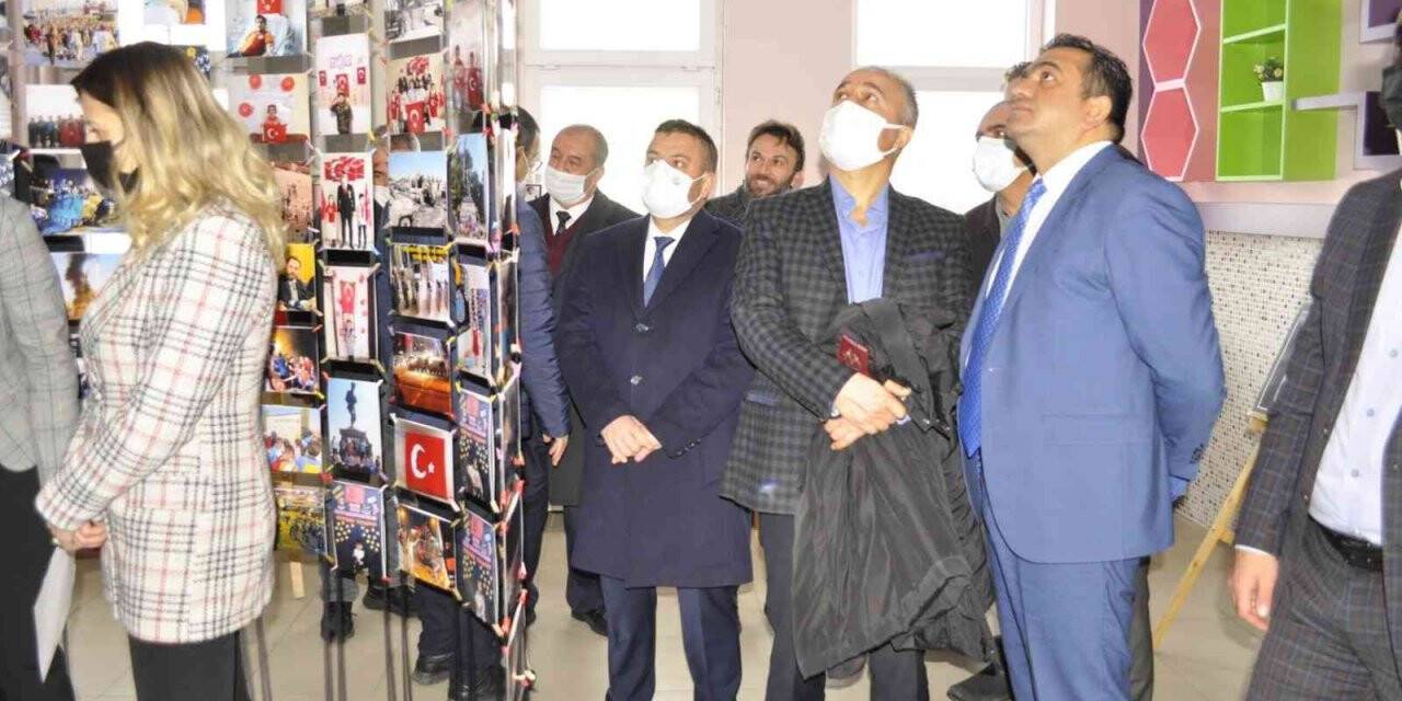 Afyonkarahisar’da 15 Temmuz Resim Sergisi açıldı