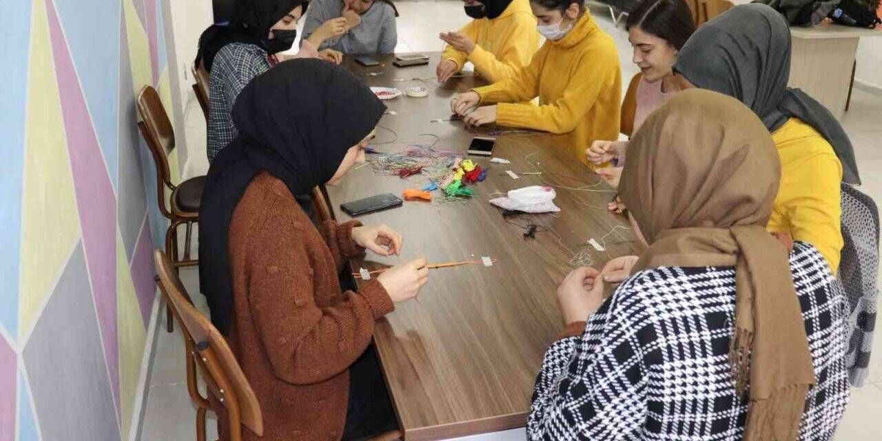 Gençlerden el sanatları kursuna yoğun ilgi