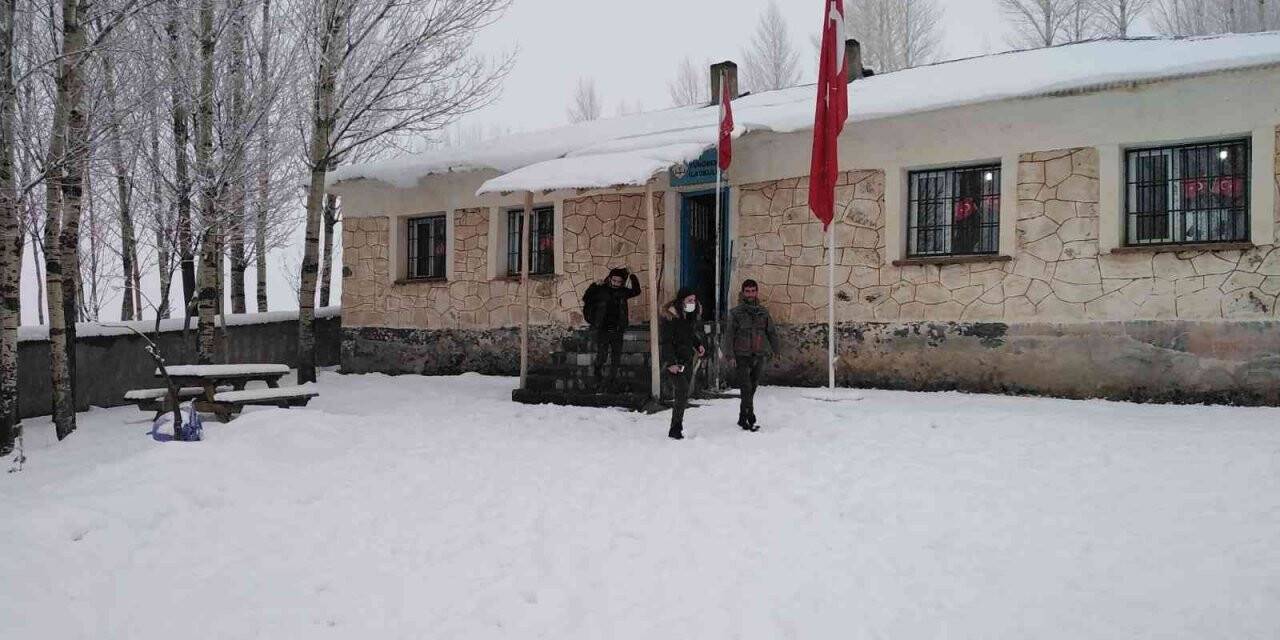 Erciş’te yoğun kar yağışı