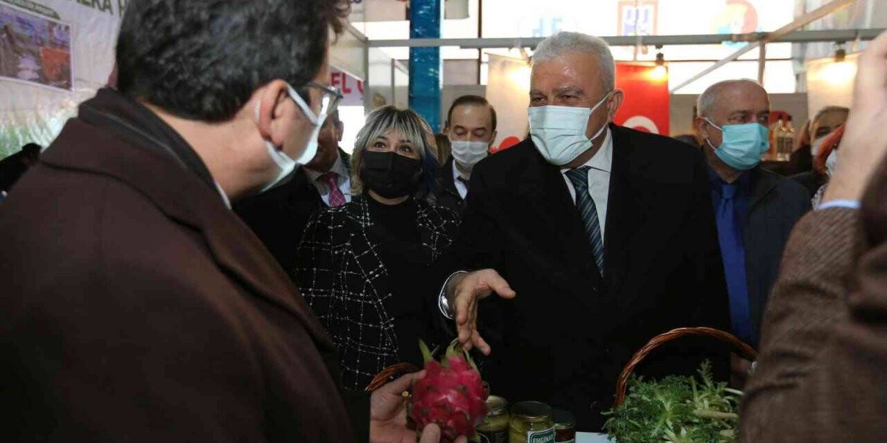 Başkan Atay, Tarım Fuarı’nda belediyenin ürünlerini tanıttı