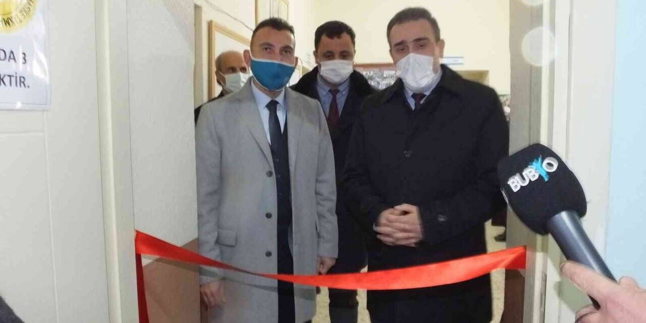 Takım çalışması dersinde okullara kütüphane kazandırdılar