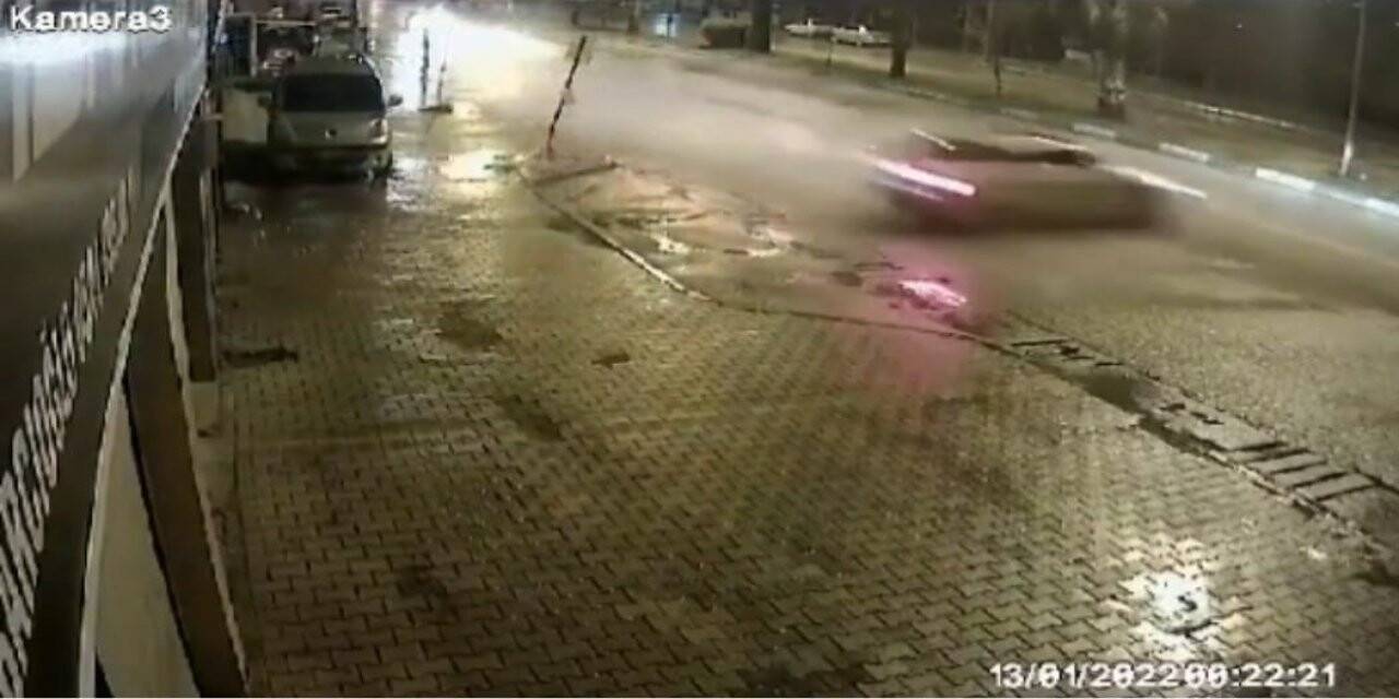 Motosiklet sürücüsünün öldüğü kaza anı güvenlik kamerasında