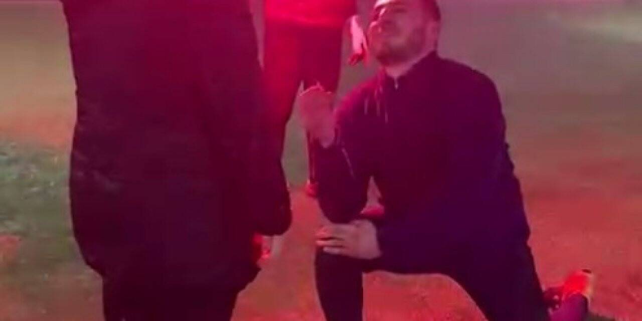 Esenyurt’ta halı sahada evlilik teklifi sürprizi